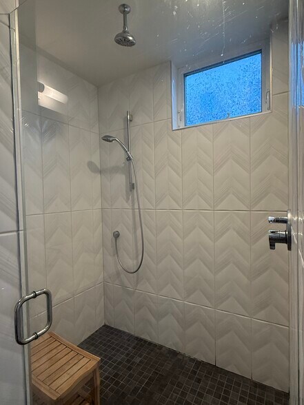 Building Photo - 2320C 15th Ave S