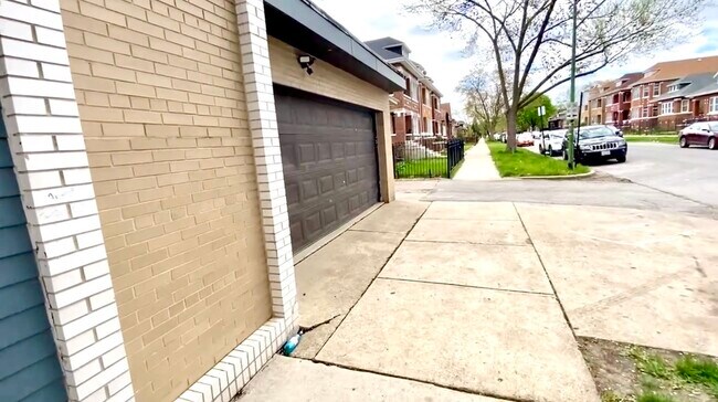 Building Photo - 2457 W 69th St