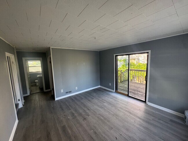 Building Photo - House in Peoria 3 BR / 2 BA Available Now