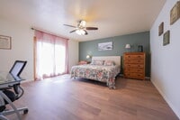 Building Photo - Private Room with Private Bath in Spacious...