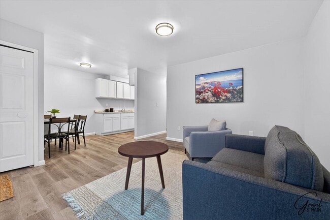 Building Photo - $850 - Spacious 1 bedroom Apartments