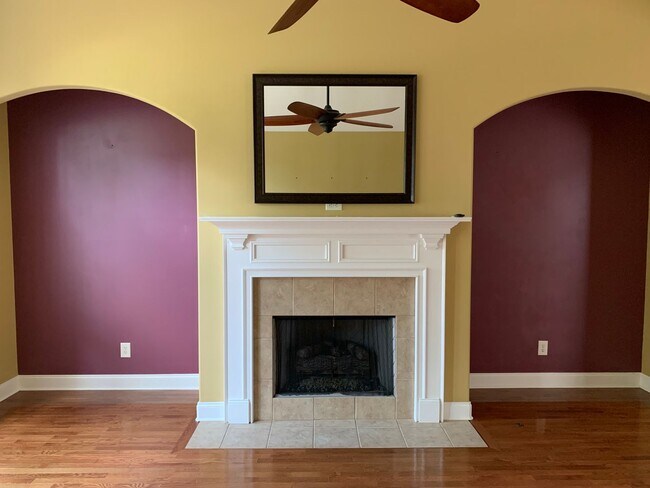 Building Photo - 136 Nickolas Cir