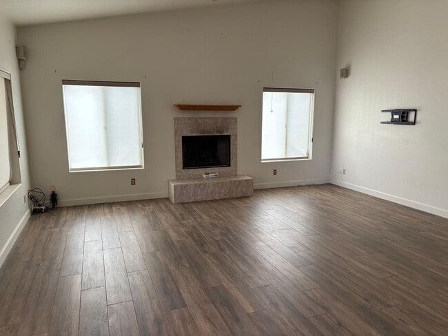 Building Photo - 43003 N Old Mine Rd