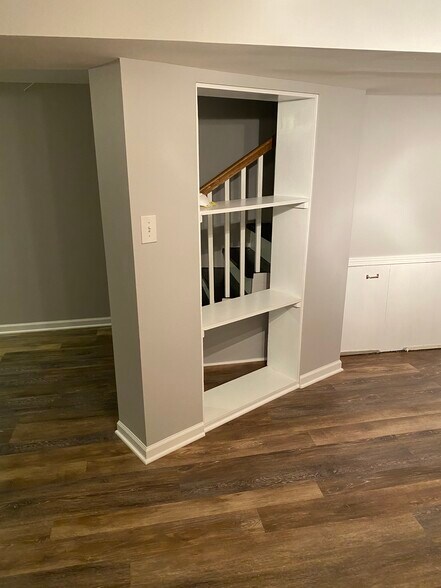 Building Photo - 5443 N St Louis Ave