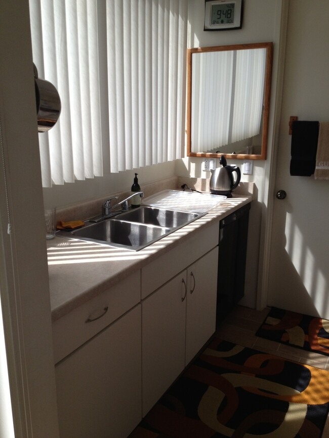 Building Photo - 444 Nahua: Furnished - 1 Bed/ 1 Bath/ 1 Pa...