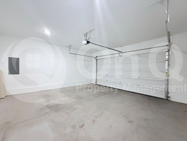 Building Photo - 4077 S Sabrina Dr