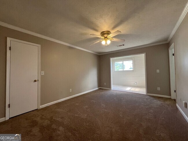 Building Photo - 4503 Scenic Mountain Dr SE