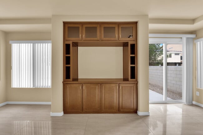 Building Photo - Beautiful 3 Bedroom Home!