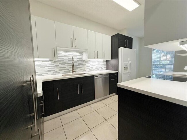 Building Photo - 10235 Panama St