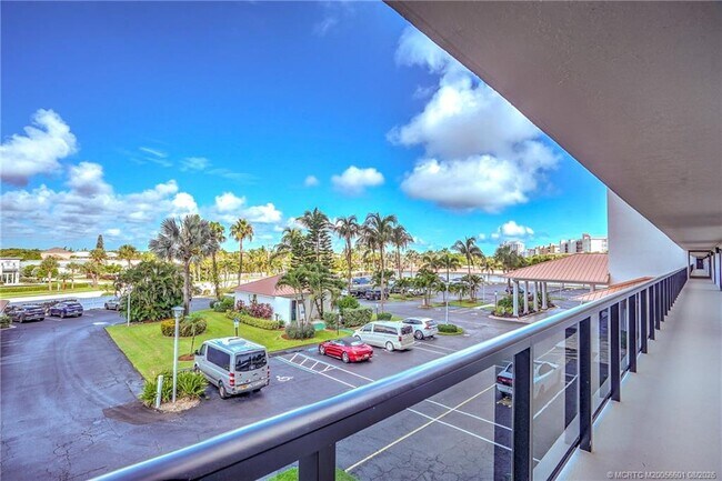 Building Photo - 10410 S Ocean Dr