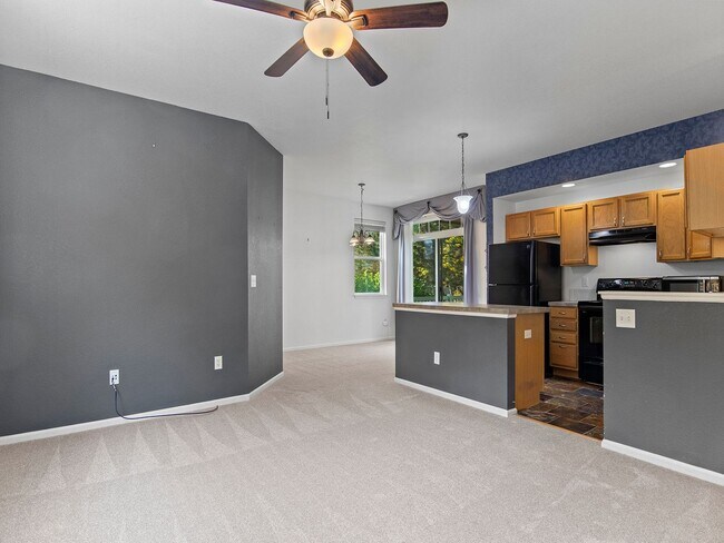 Building Photo - Charming 2 bed 2 bath Condo Near Centerra!