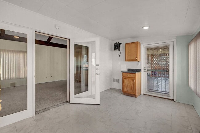 Building Photo - 8563 E Saratoga Pl