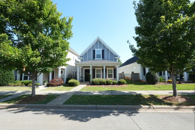 Building Photo - Charming 3-Bed, 3.5-Bath Home in a Peacefu...
