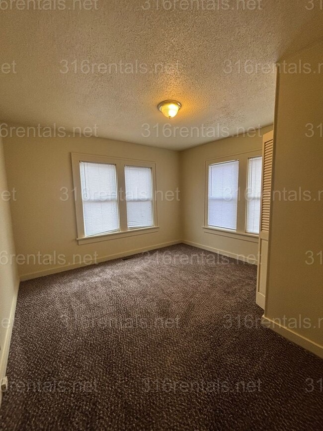 Building Photo - Two bed one bath available NOW!