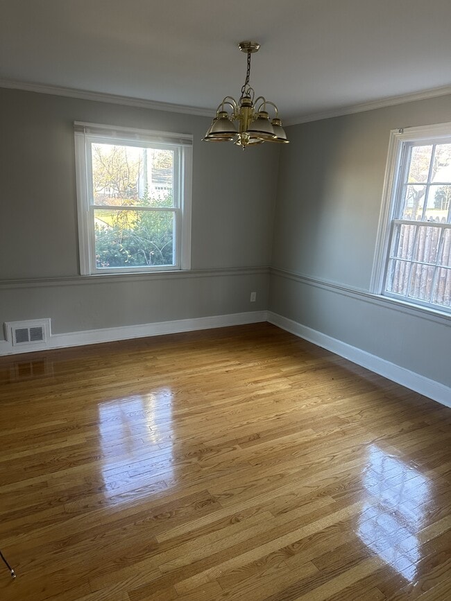 Building Photo - 530 Bellevue Rd