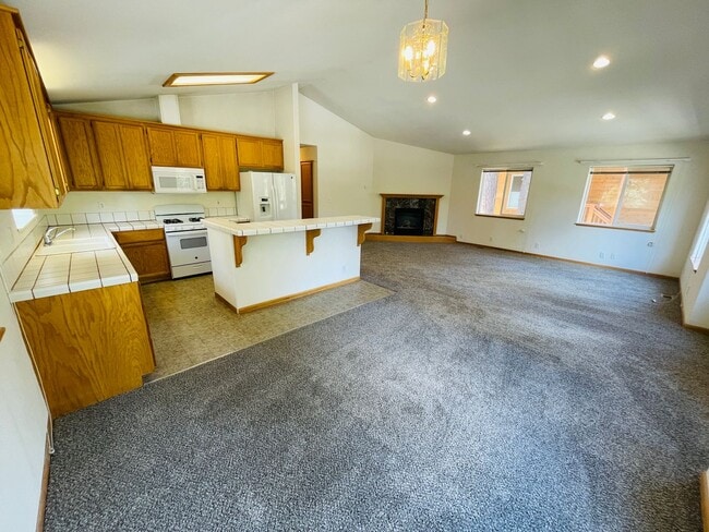 Building Photo - 3 bed 2 bath house for rent in South Lake Tahoe