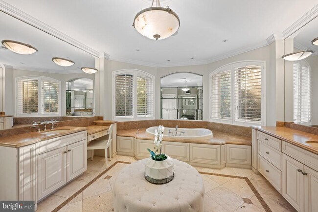 Building Photo - 8305 Fox Haven Dr