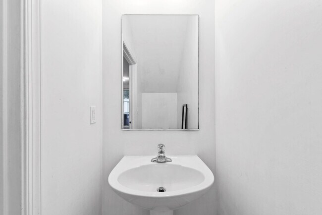 Building Photo - 1425 NW 36th Way