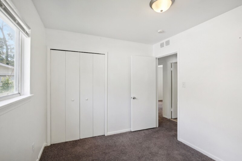 Building Photo - 10000 Stahelin Ave
