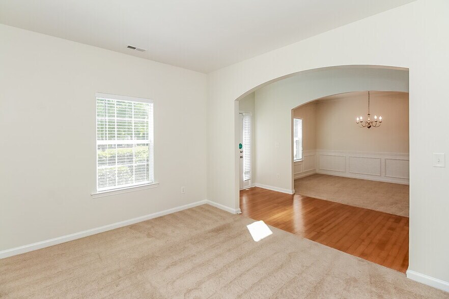 Building Photo - 7698 Overlook Bend