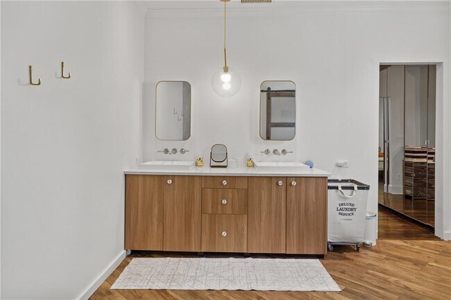 Building Photo - 455 Majestic Cove