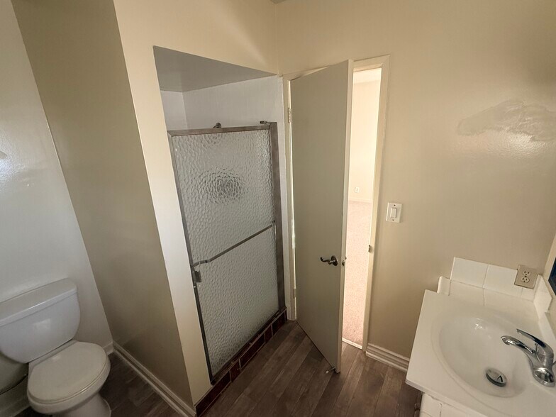 Master Bathroom - 1148 W Huntington Dr