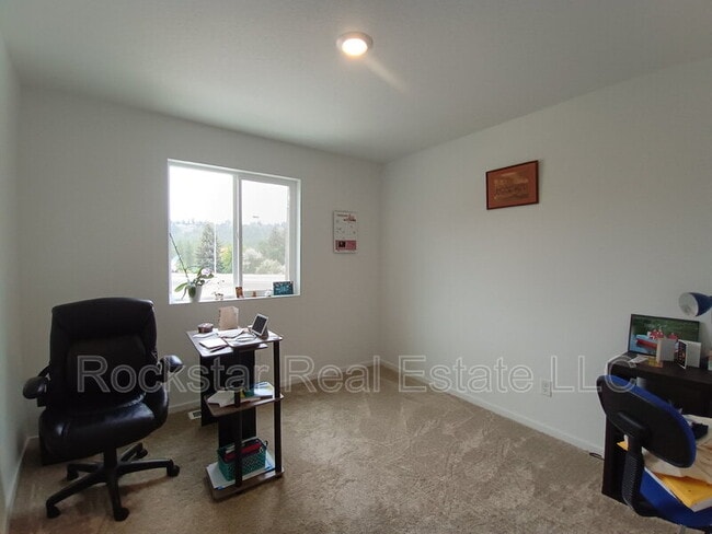 Building Photo - 109 W Goldenrod Ave
