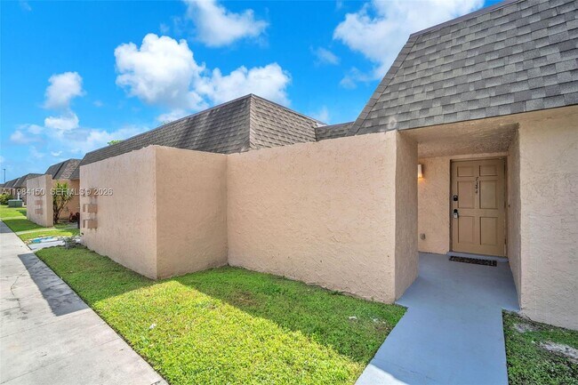 Building Photo - 7344 SW 8th Ct