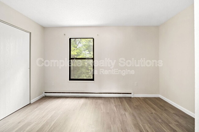 Building Photo - 790 Country Aire Ct