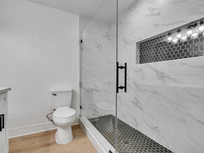 Building Photo - 6026 Diamond Ct