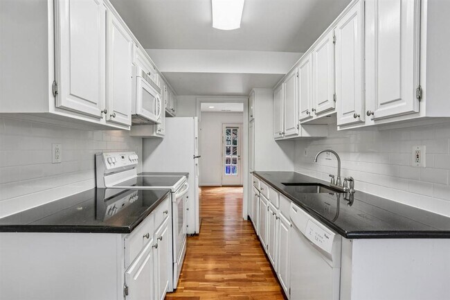 Building Photo - Great 2BR 2BA in Kenwood Forest Community in Downtown Bethesda