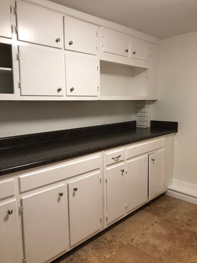 Building Photo - Renovated Brick Ranch in Oak Grove School District - Convenient to Emory & CDC