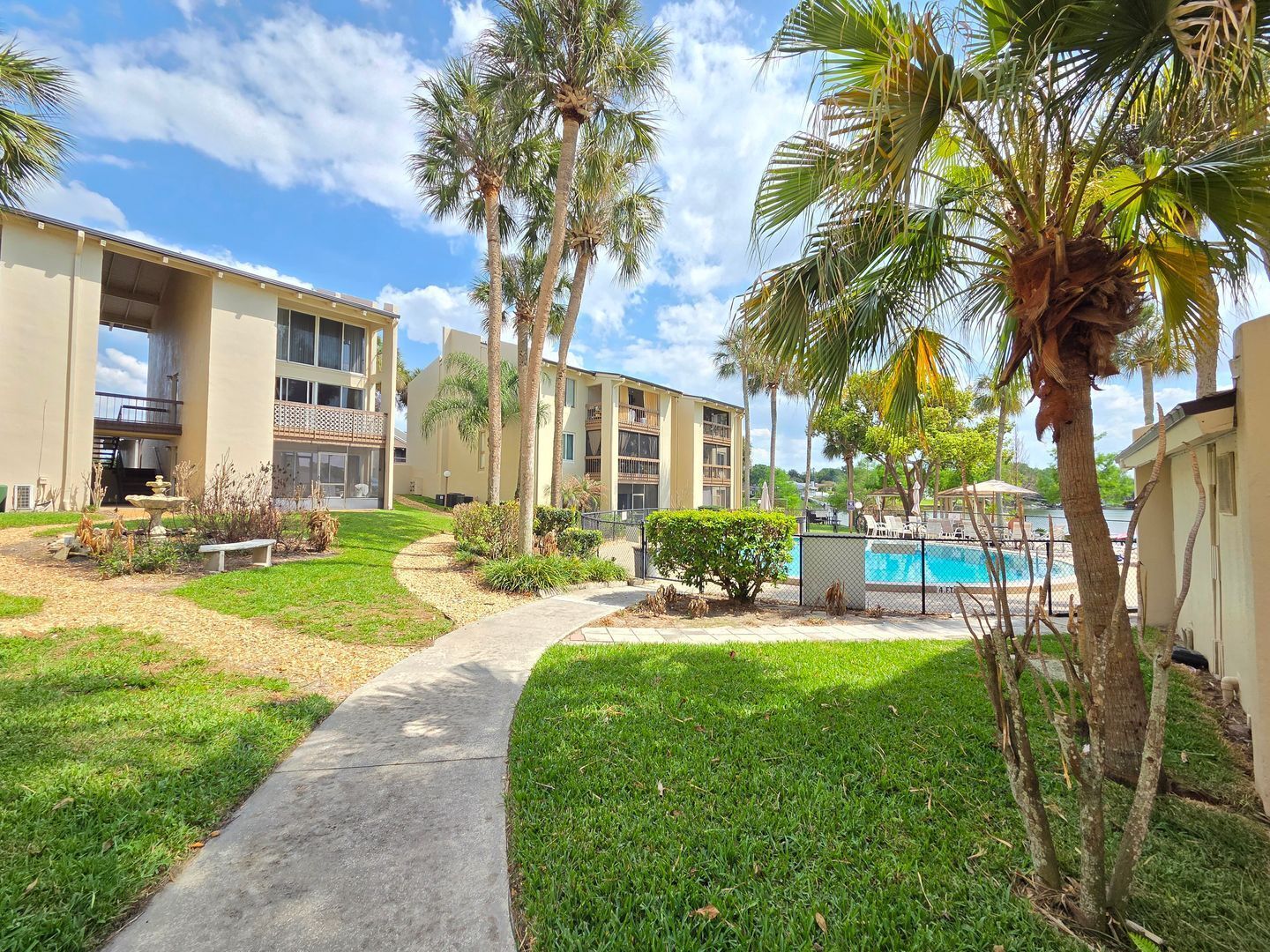 Building Photo - 584 Orange Dr