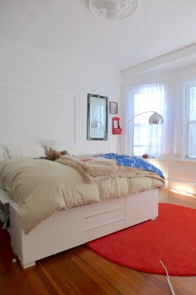 Building Photo - 61 Hillside St