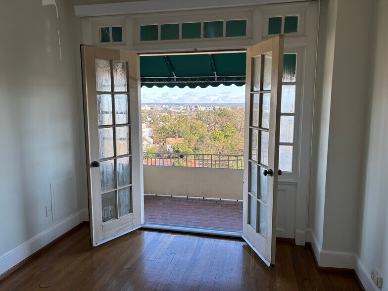 Building Photo - 2068 Walton Way