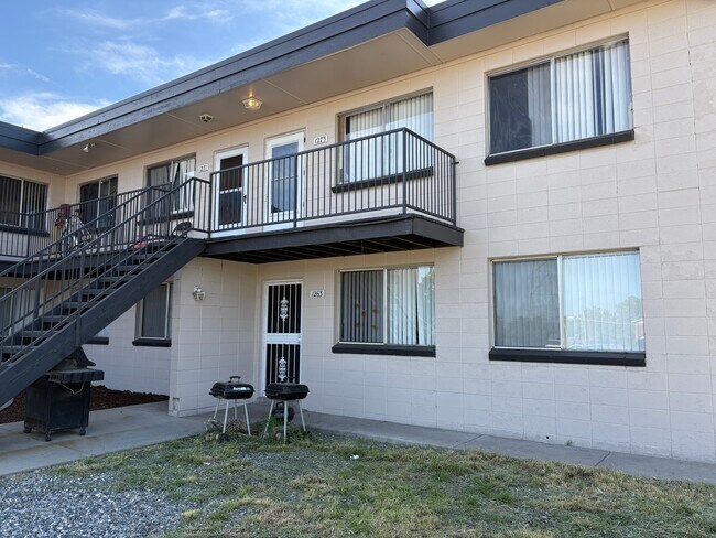 Building Photo - Highland Square Apartments