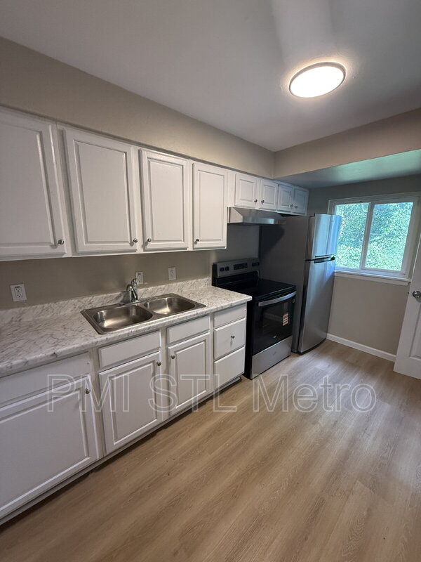 Building Photo - 5544 Albia Terrace