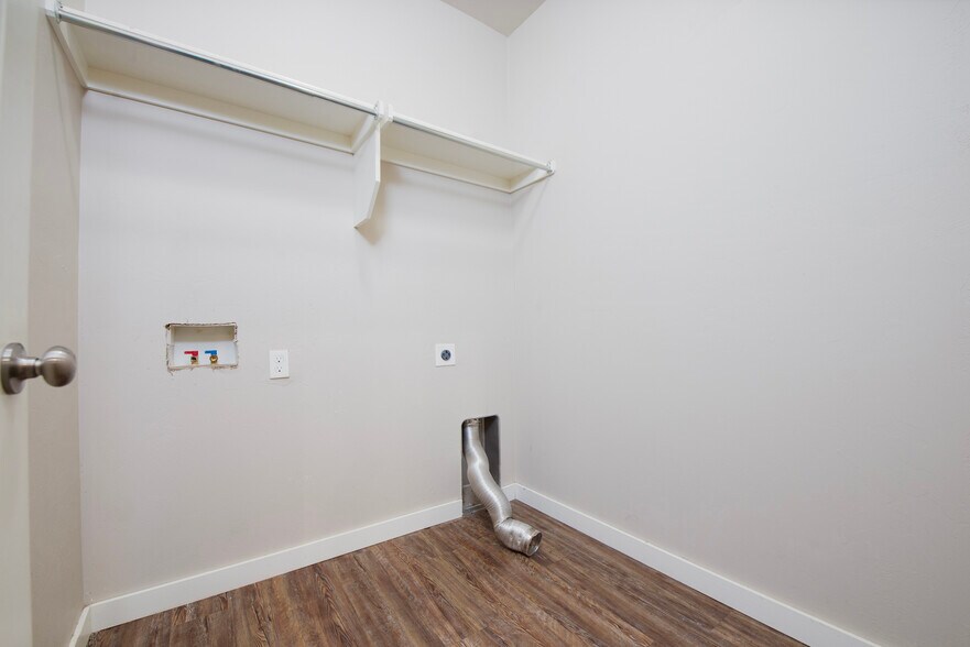 Building Photo - 5219 Oakwood Villas Ct