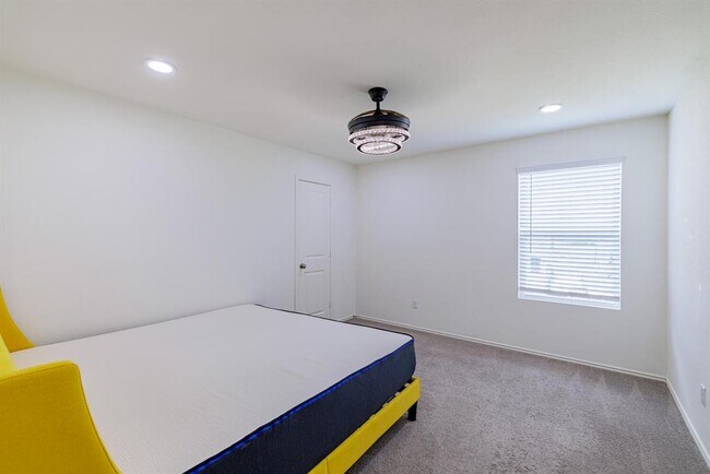 Building Photo - 149 Wind Flower Ln