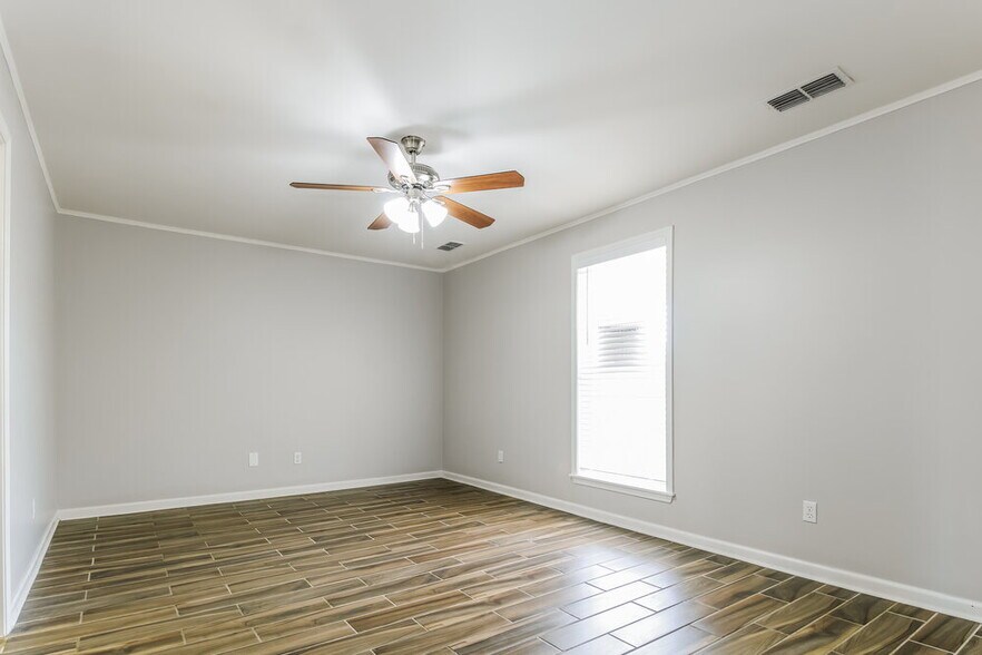 Building Photo - 231 Woodshire Ln