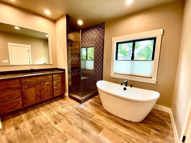 Building Photo - 13THTOWNHOME