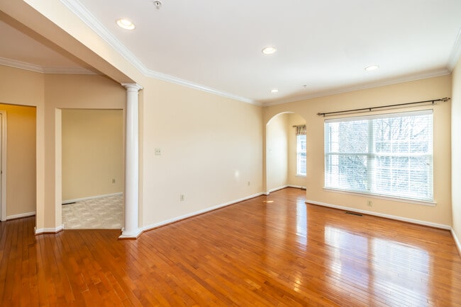 Building Photo - 145 Madison Way