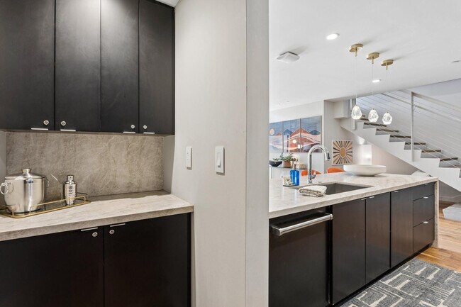 Building Photo - 5455 E Lincoln Dr