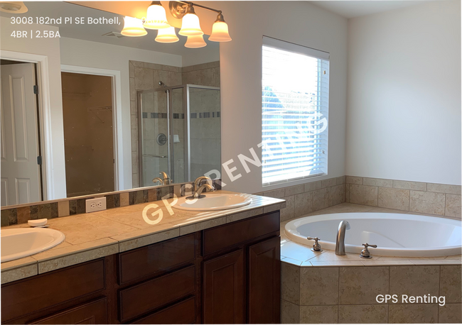 Building Photo - Charming 4 bedroom Single Family Home