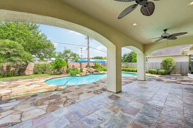 Building Photo - 1611 Copperas Cove