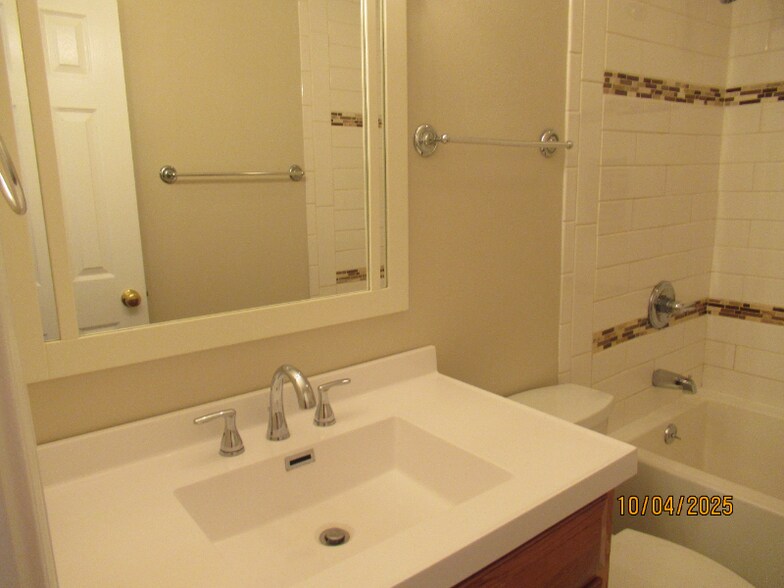 Building Photo - 400 Watrous Ave