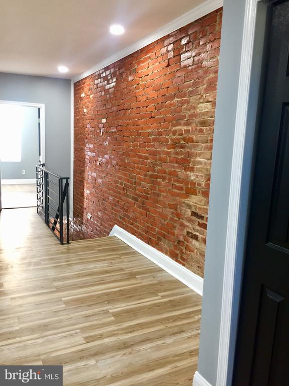 Building Photo - 417 N Salford St