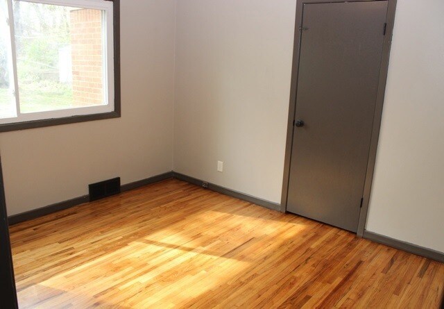 Building Photo - 1251 N Woodlawn Blvd