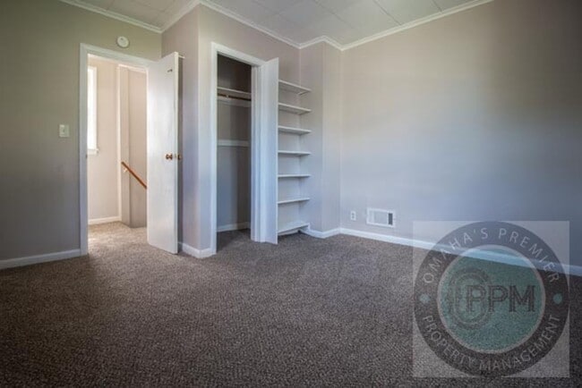 Building Photo - Charming 3+ Bedroom / 2 Bathroom Home | Ne...