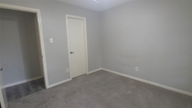 Building Photo - 1119 Montour Dr